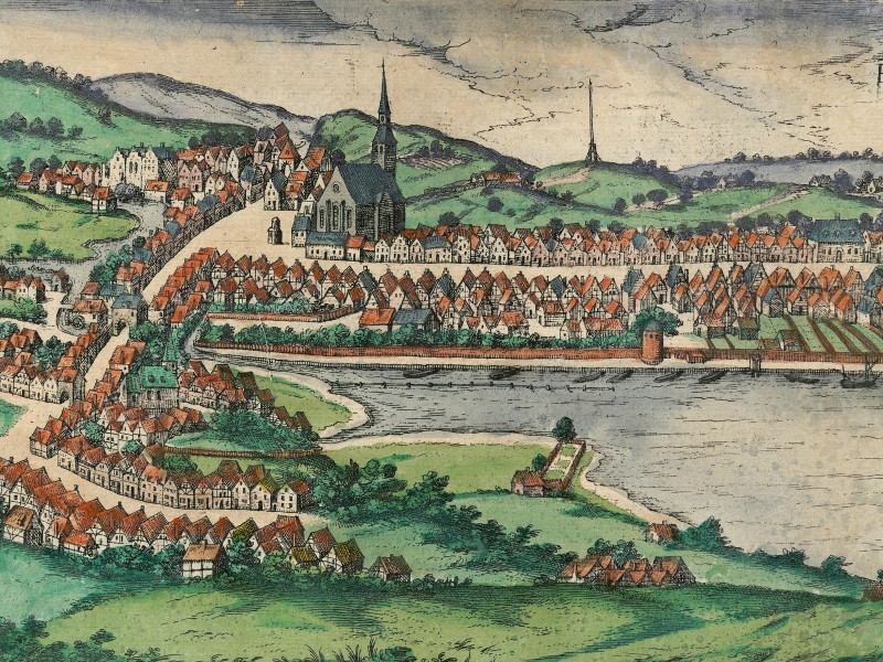 A bird’s-eye view of Flensburg showing the Flensburger Förde at the front, with the city stretching along it in the background.